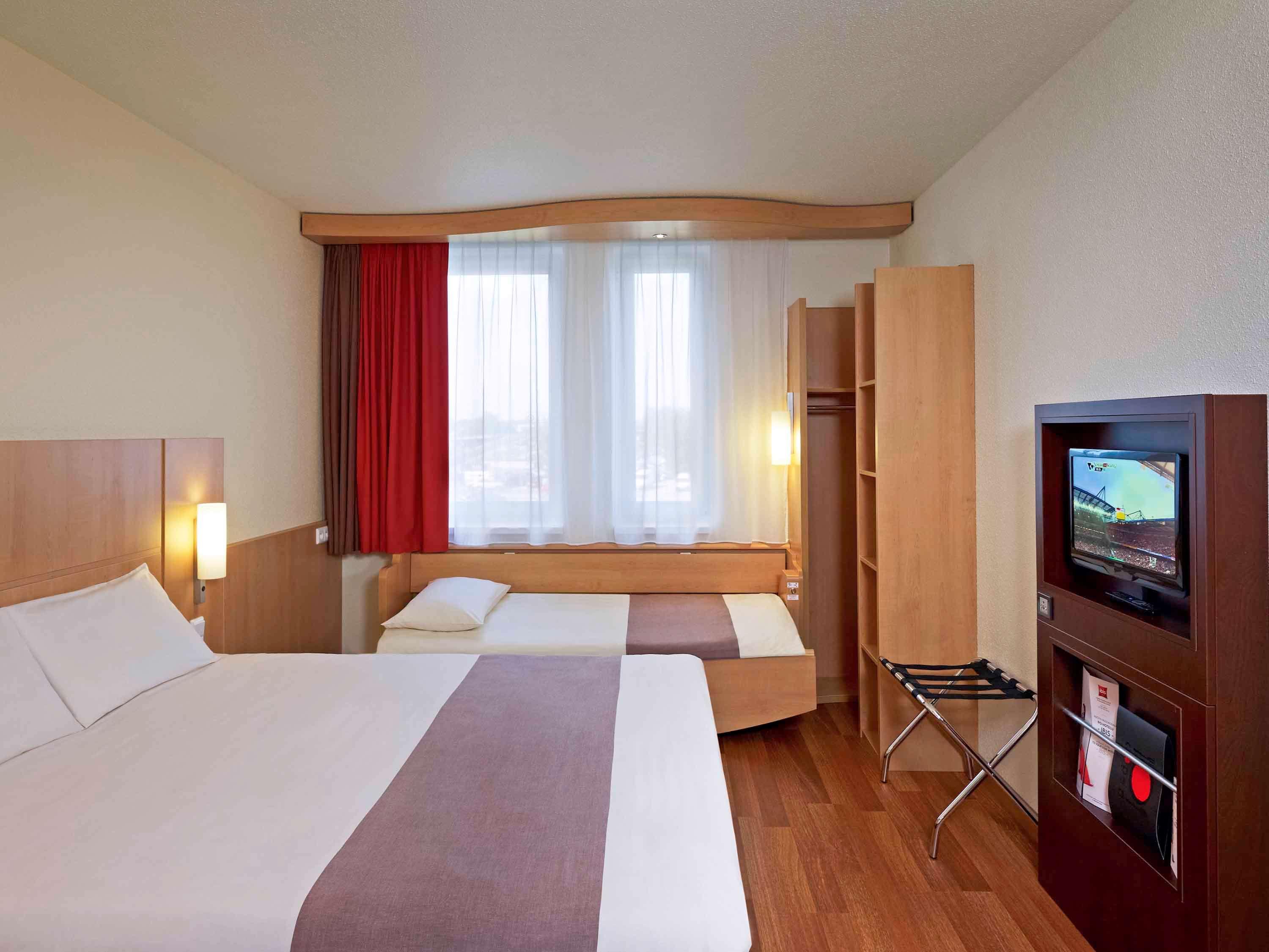 FAMILY, 1 DOUBLE AND 1 SINGLE BED