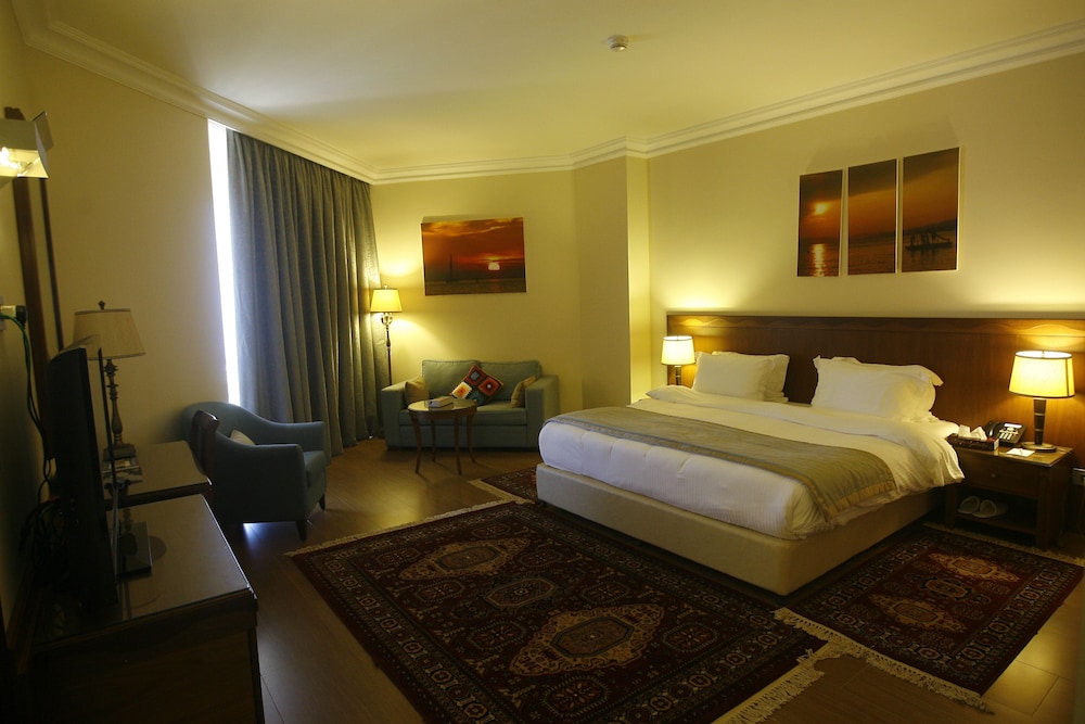 GOLDEN TULIP JIYEH MARINA RESORT 16/50