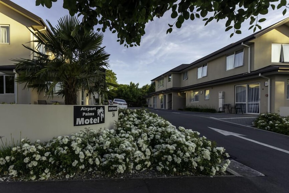 Airport Palms Motel 6/69