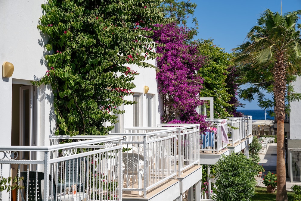 Petunya Beach Resort 7/103