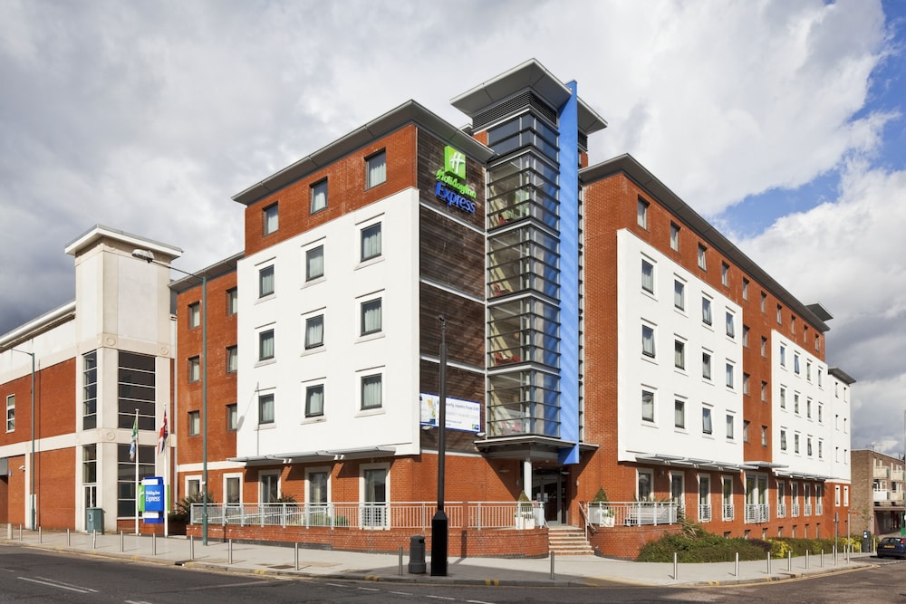Holiday Inn Express Stevenage 3/66