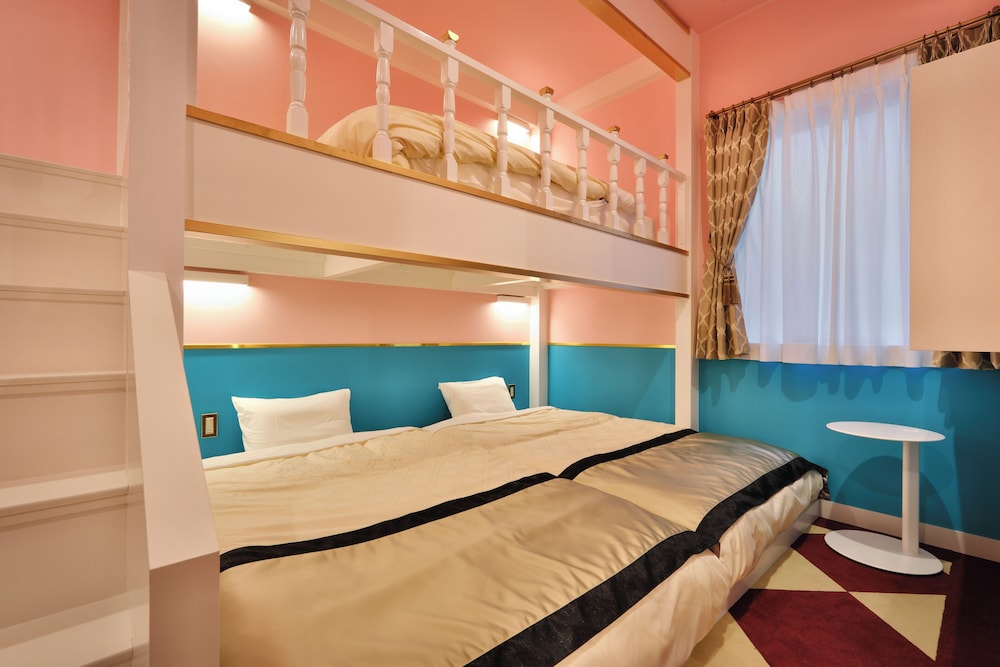 ROOM, TRIPLE