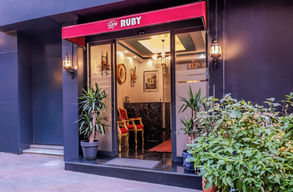 Ruby Hotel 2/46