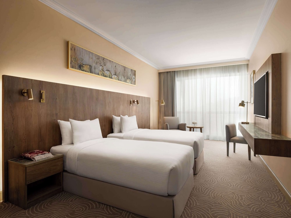 SUPERIOR, TWIN BEDS, PARTIAL HARAM VIEW