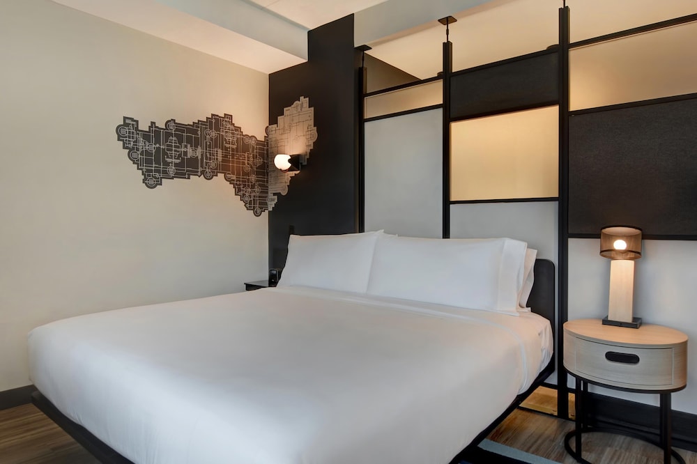 Aloft Secaucus Meadowlands 7/52