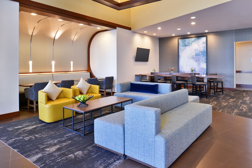 Hyatt Place Garden City 42/69