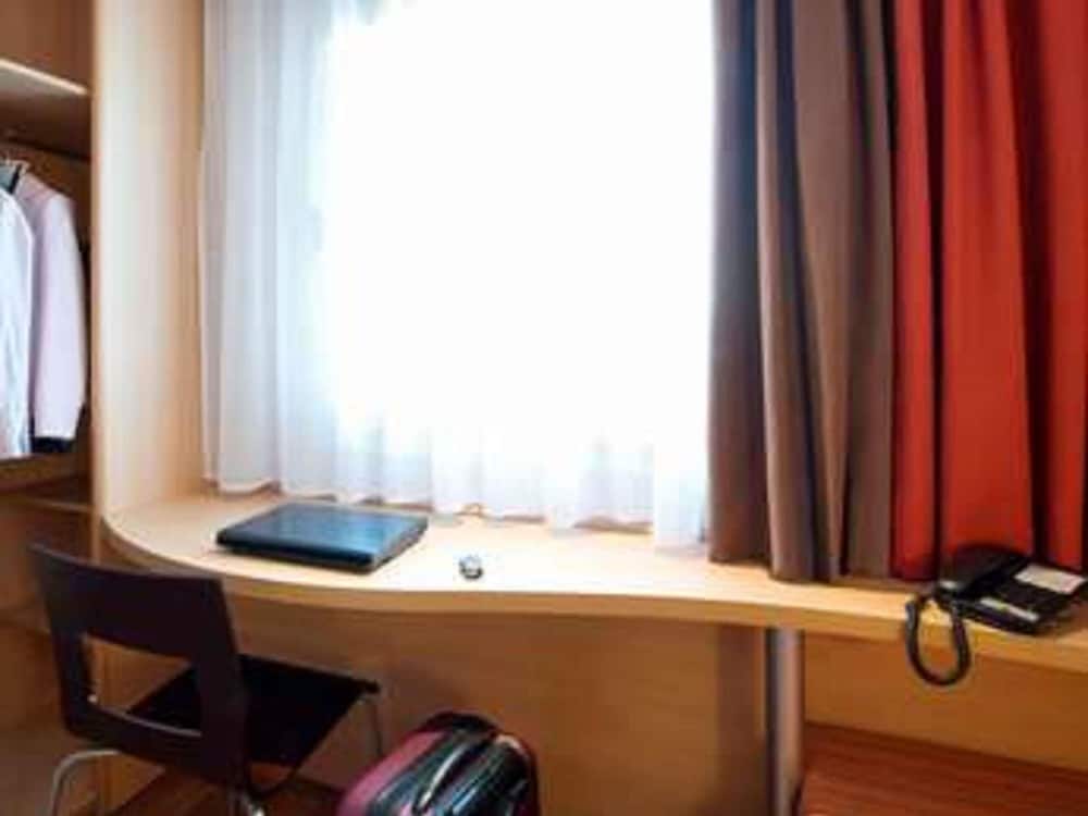 Ibis Warszawa Ostrobramska 51/60