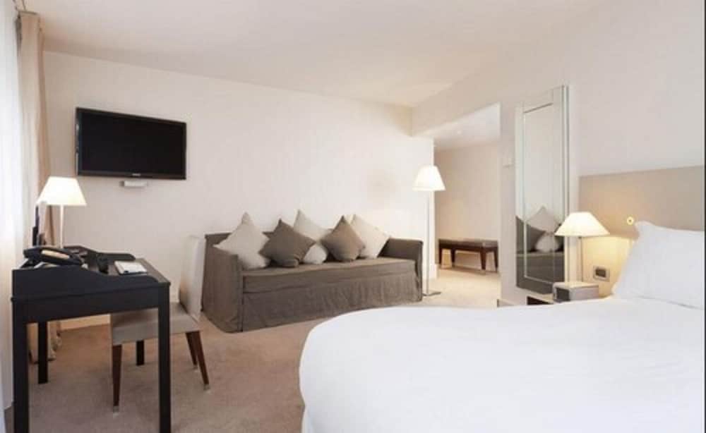 La Maison Champs Elysees 46/67