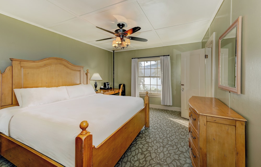 Lake Quinault Lodge 18/50