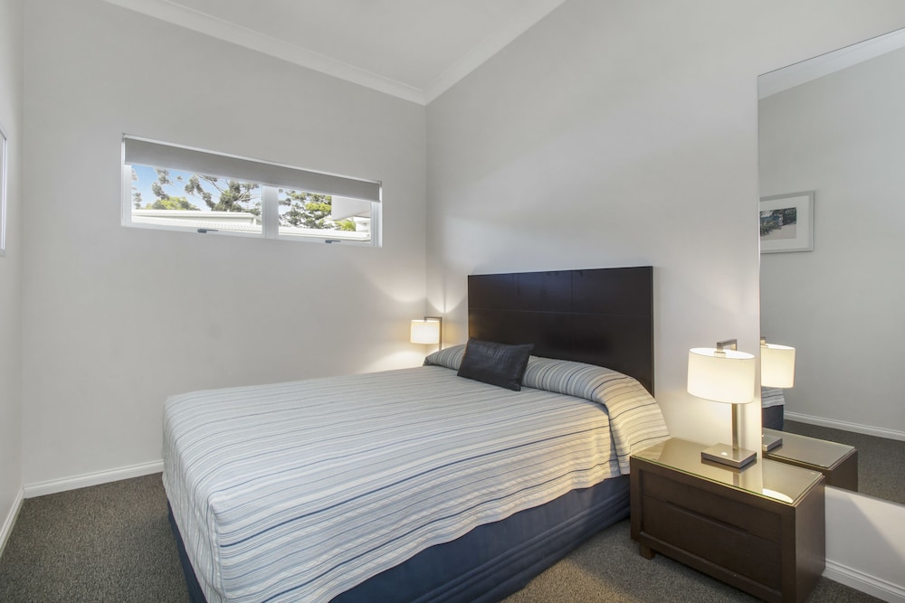 THE LOOKOUT RESORT 29/74