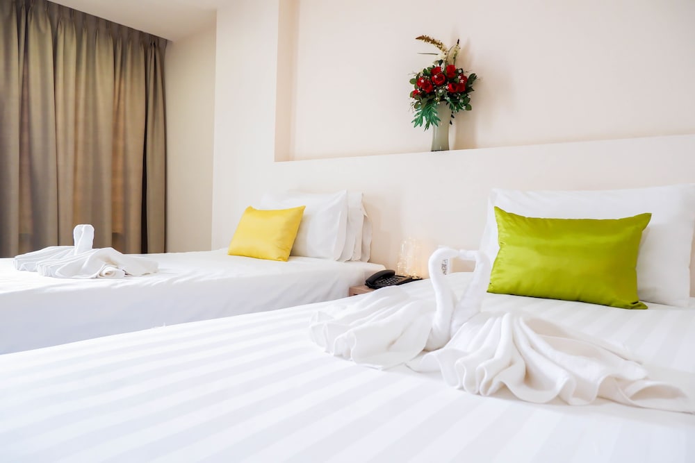 EXECUTIVE, STUDIO, TWIN BEDS