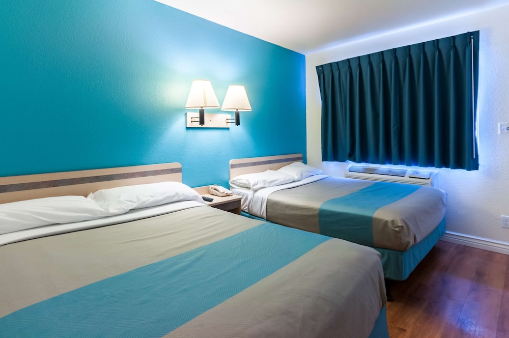 غرفة قياسية بسريرين مزدوجين، Motel6 Green River, UT 3/6