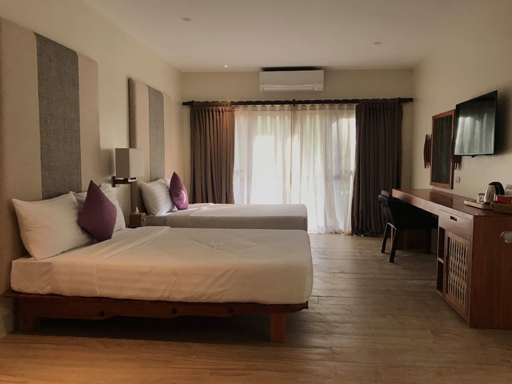 Bluewater Panglao Beach Resort 9/43