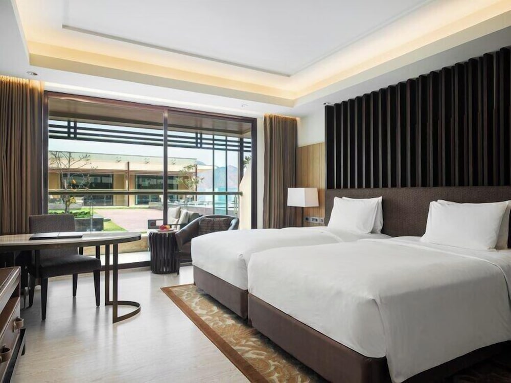 Room, Twin Beds, Balcony