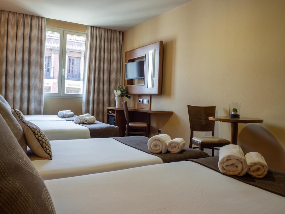 Sterling Hotel 14/34