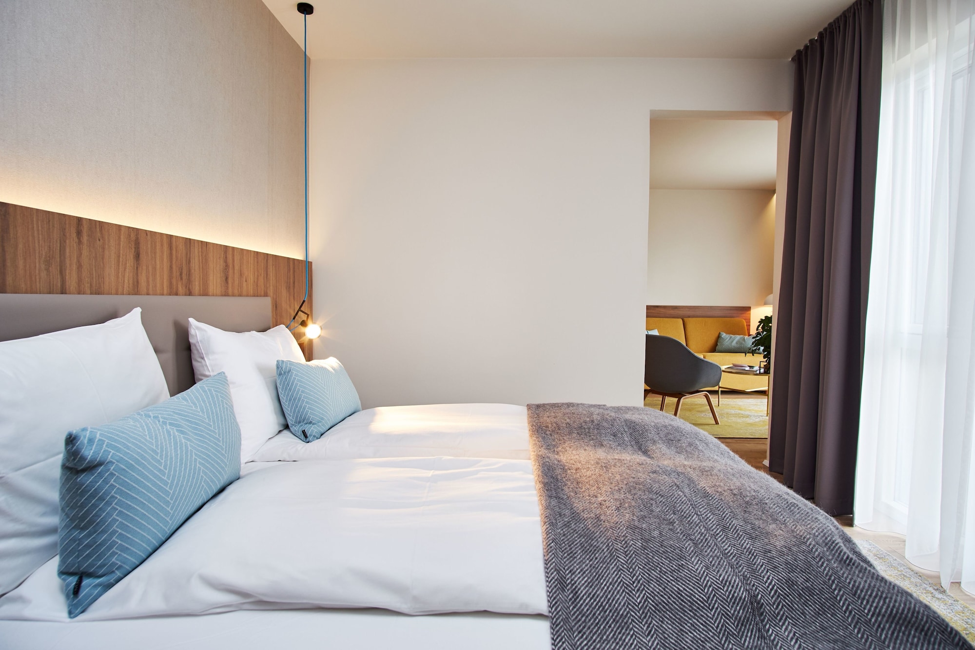 SUITE, KING BED, SOFA