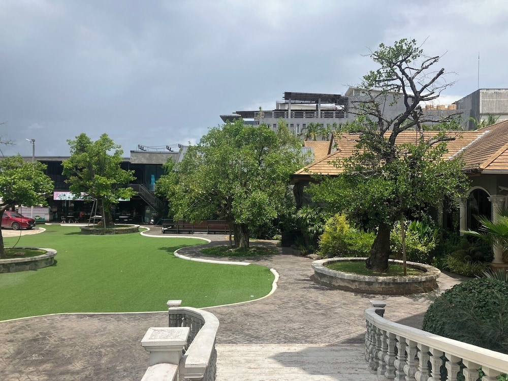 The O Valley Hotel 54/60