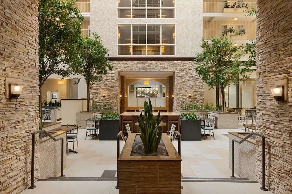 Embassy Suites by Hilton Dallas Market Center 59/72