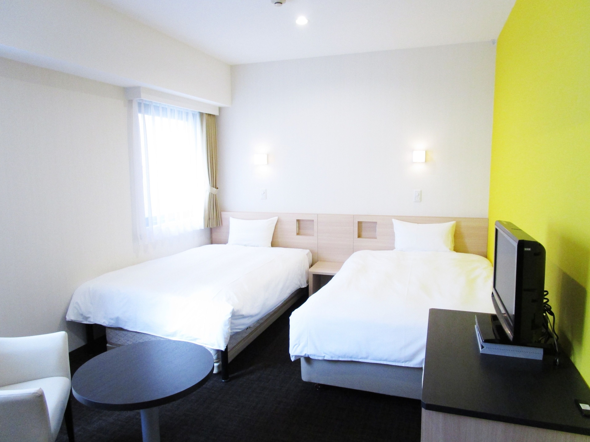 ROOM, TWIN BEDS