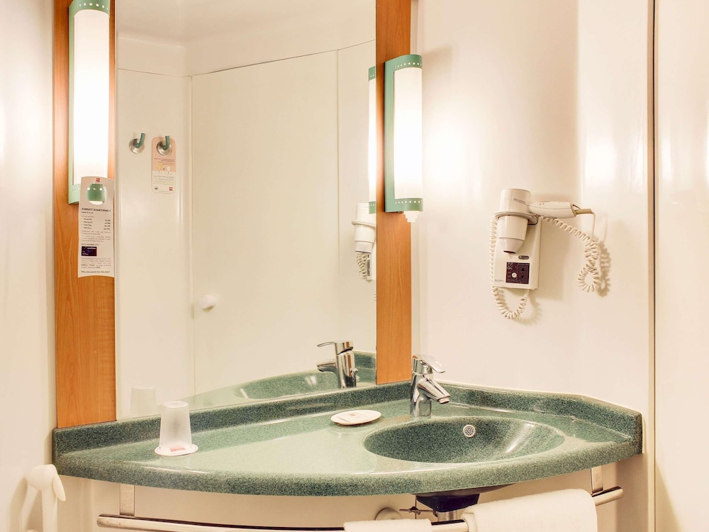 Ibis Mumbai Airport - An Accorhotels Brand 31/69