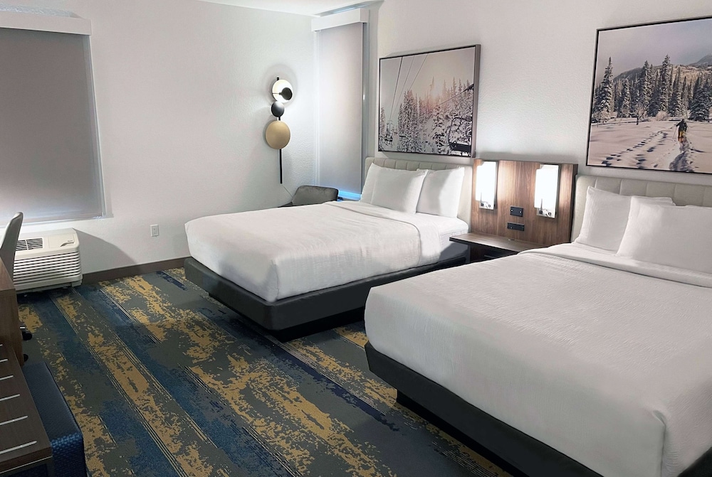 La Quinta Inn & Suites by Wyndham Denver Parker 15/50