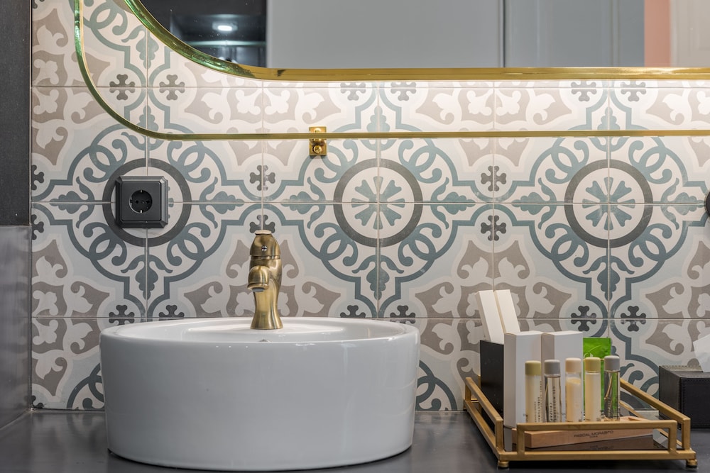 2Mazi Suites 5/47