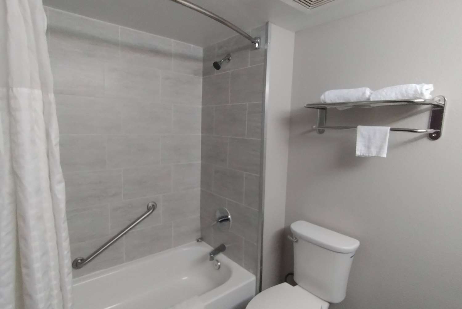 Super 8 by Wyndham Dania/Fort Lauderdale Arpt 12/13