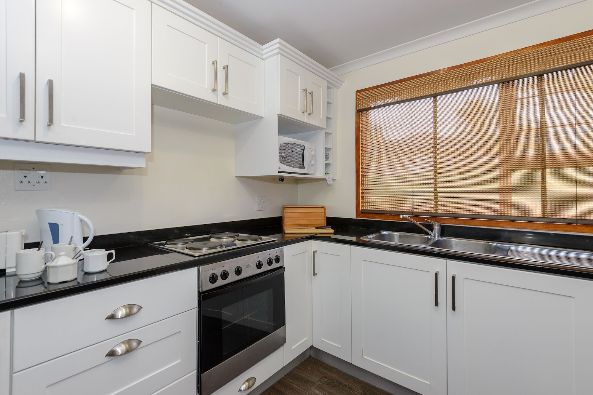Three Bedroom Log Cabin، Hazyview Cabanas 3/3