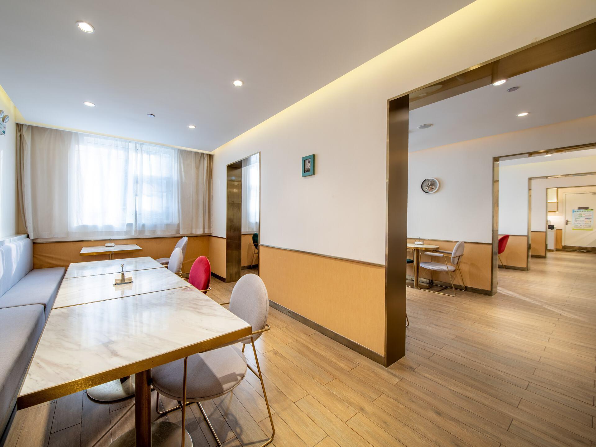 White Yulan Hotel (Xi'an Hangtiancheng Metro Station) 28/41