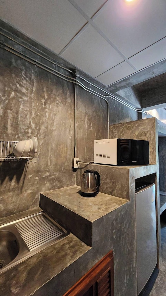 Stucco Loft Residency 17/72