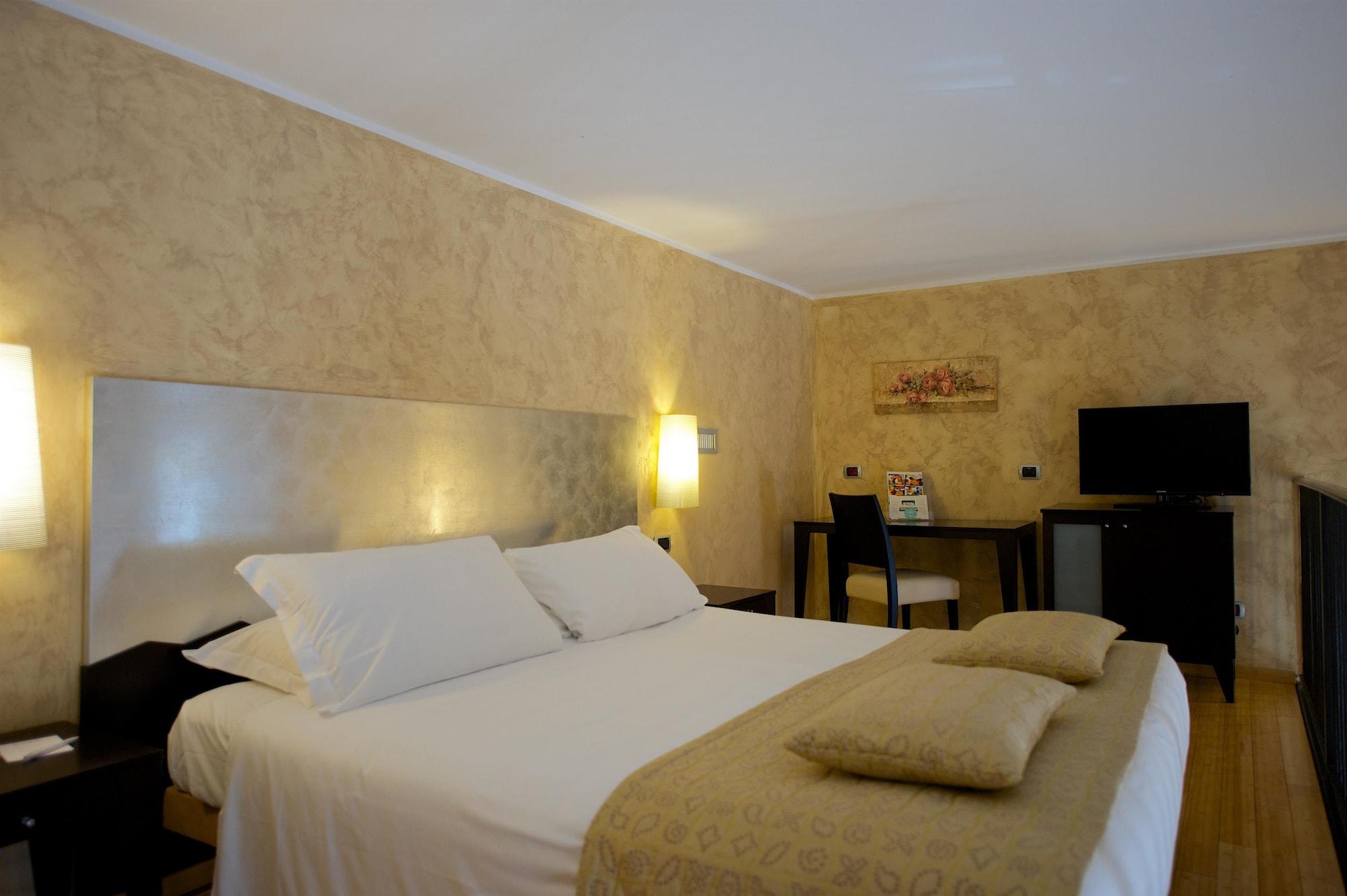 Mezzanine, Family, Multiple Beds, Large