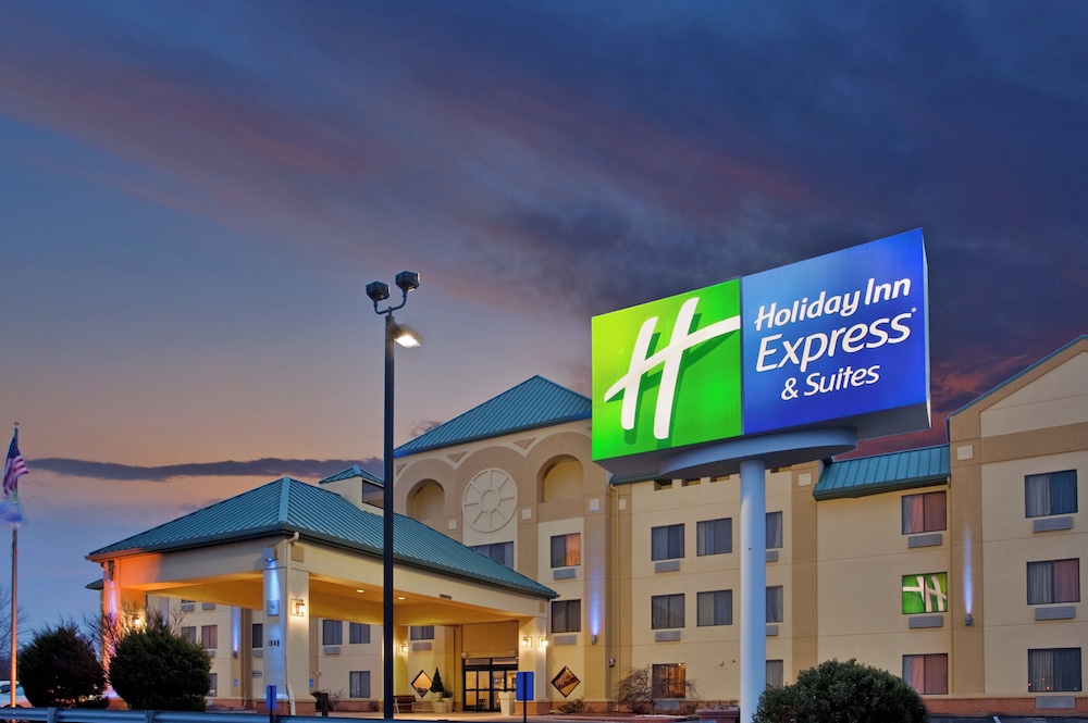 Holiday Inn Express Suites St Louis West Fenton 2/65