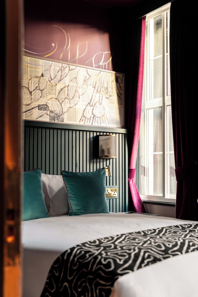 The Wellington Hotel, Waterloo 10/50