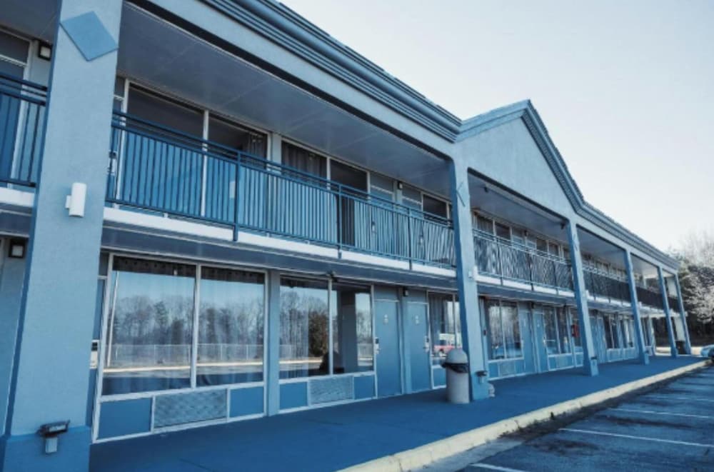 Reidsville Inn & Suites Hwy 29 1/15