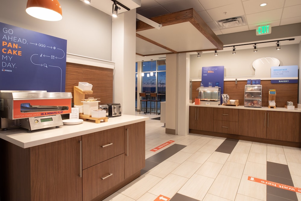 Holiday Inn Express & Suites Goodland I-70 4/45