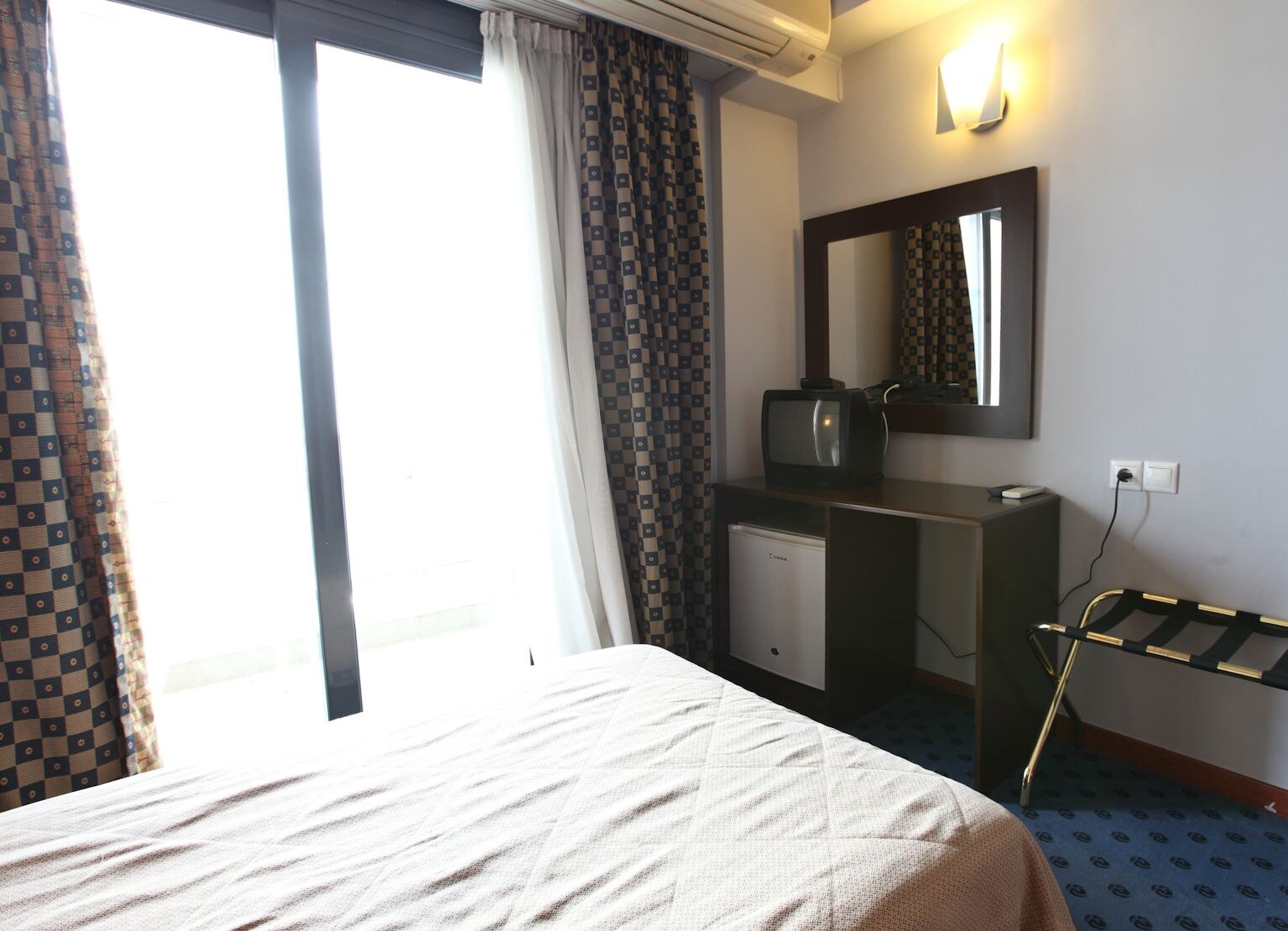غرفة مفردة، Galaxy Hotel 10/14