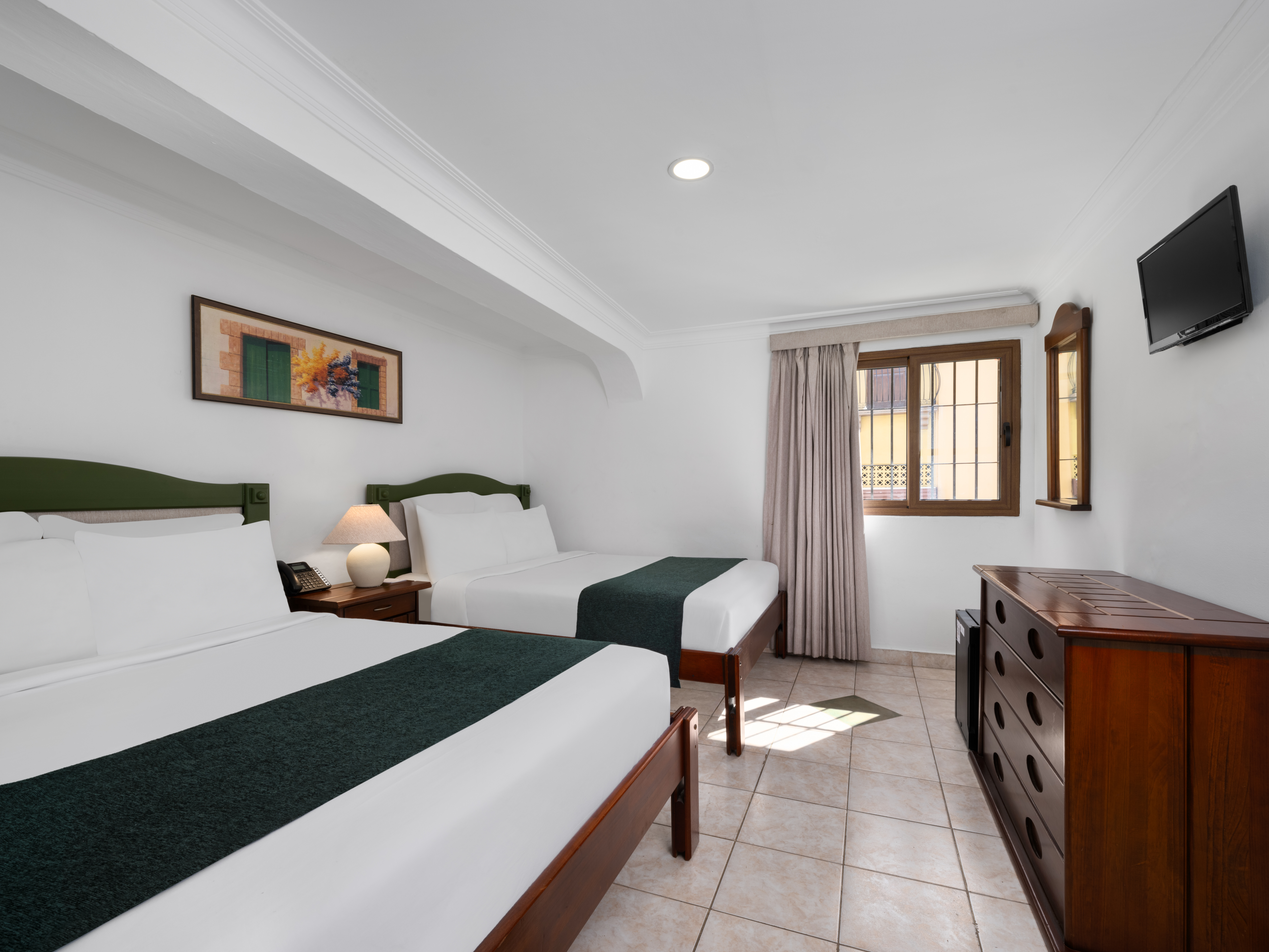 Bright, Quadruple, 2 Queen Beds