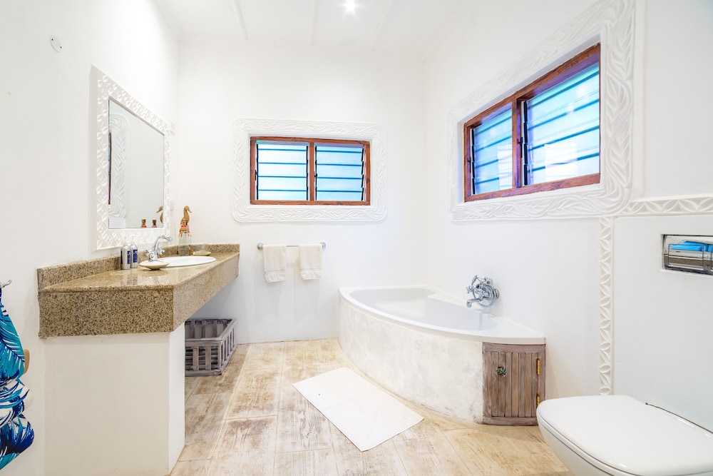 Nomad Beach Resort 24/76