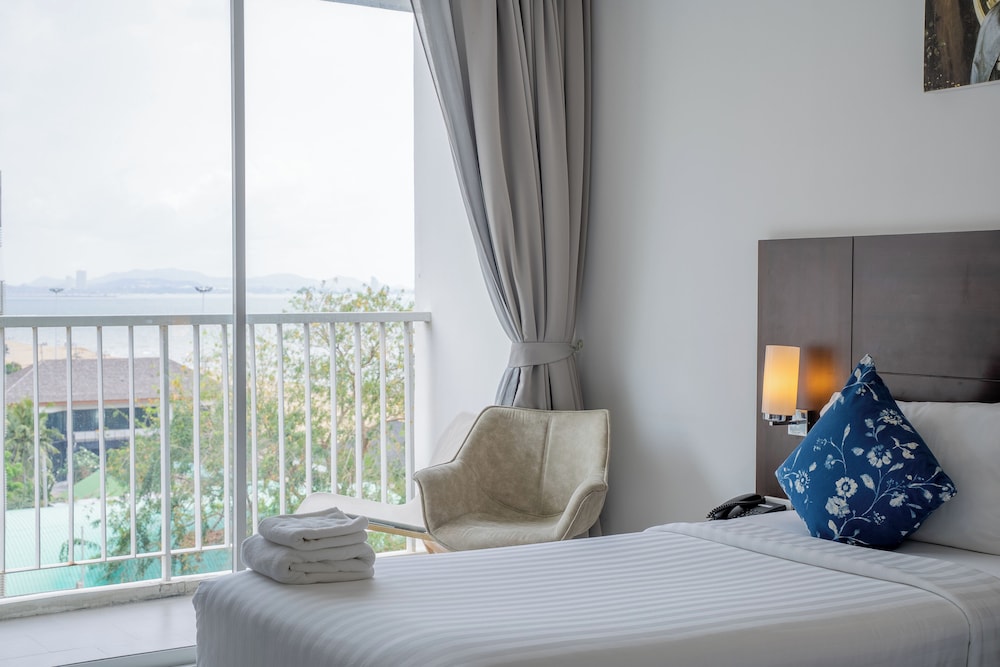 Rodina Beach Hotel 30/74