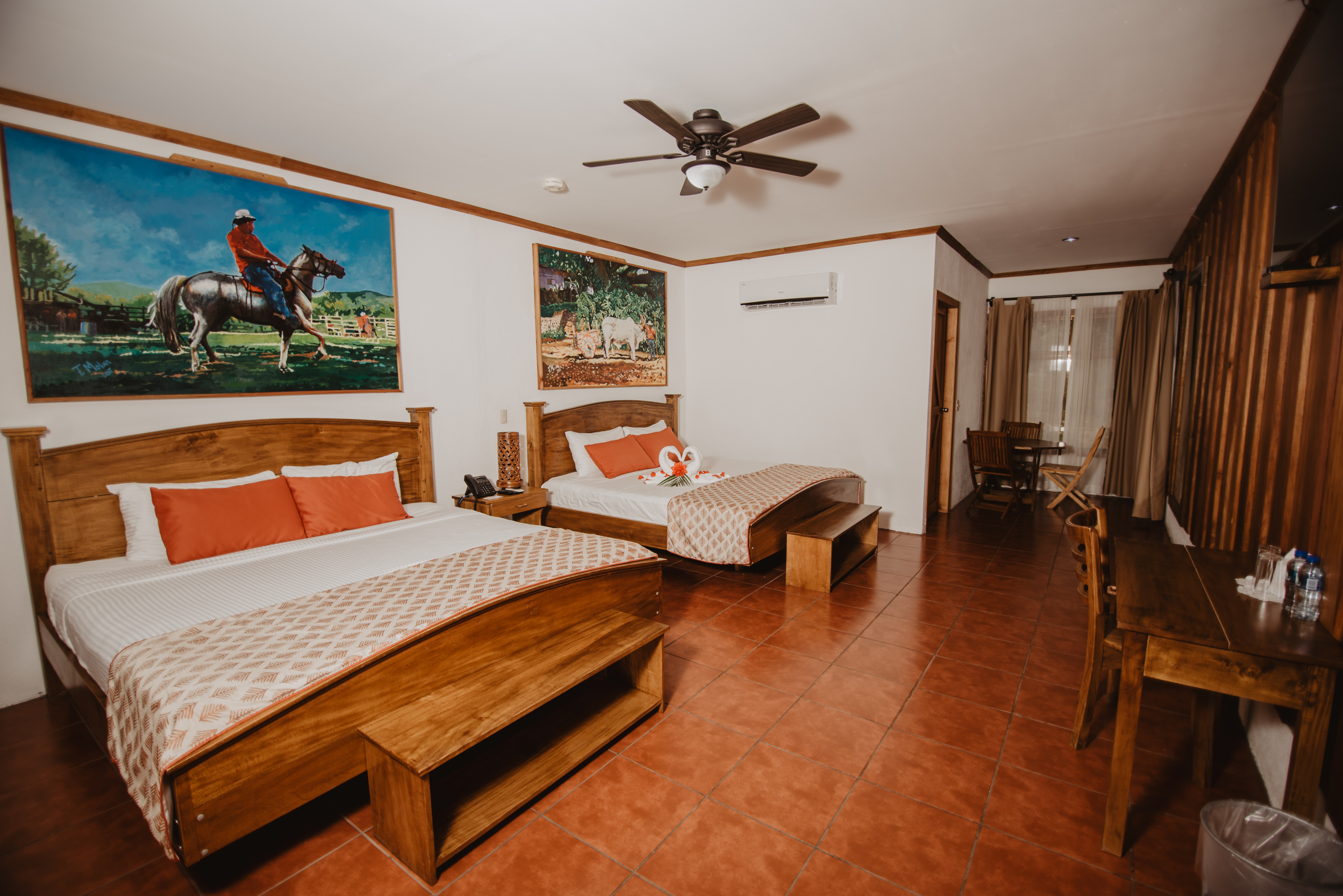 غرفة قياسية بسرير كينج، Hacienda Guachipelin Hotel 2/7