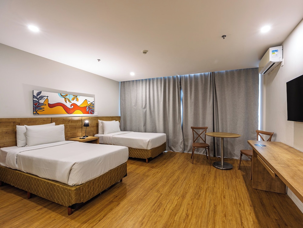 DELUXE, TWIN BEDS, BALCONY