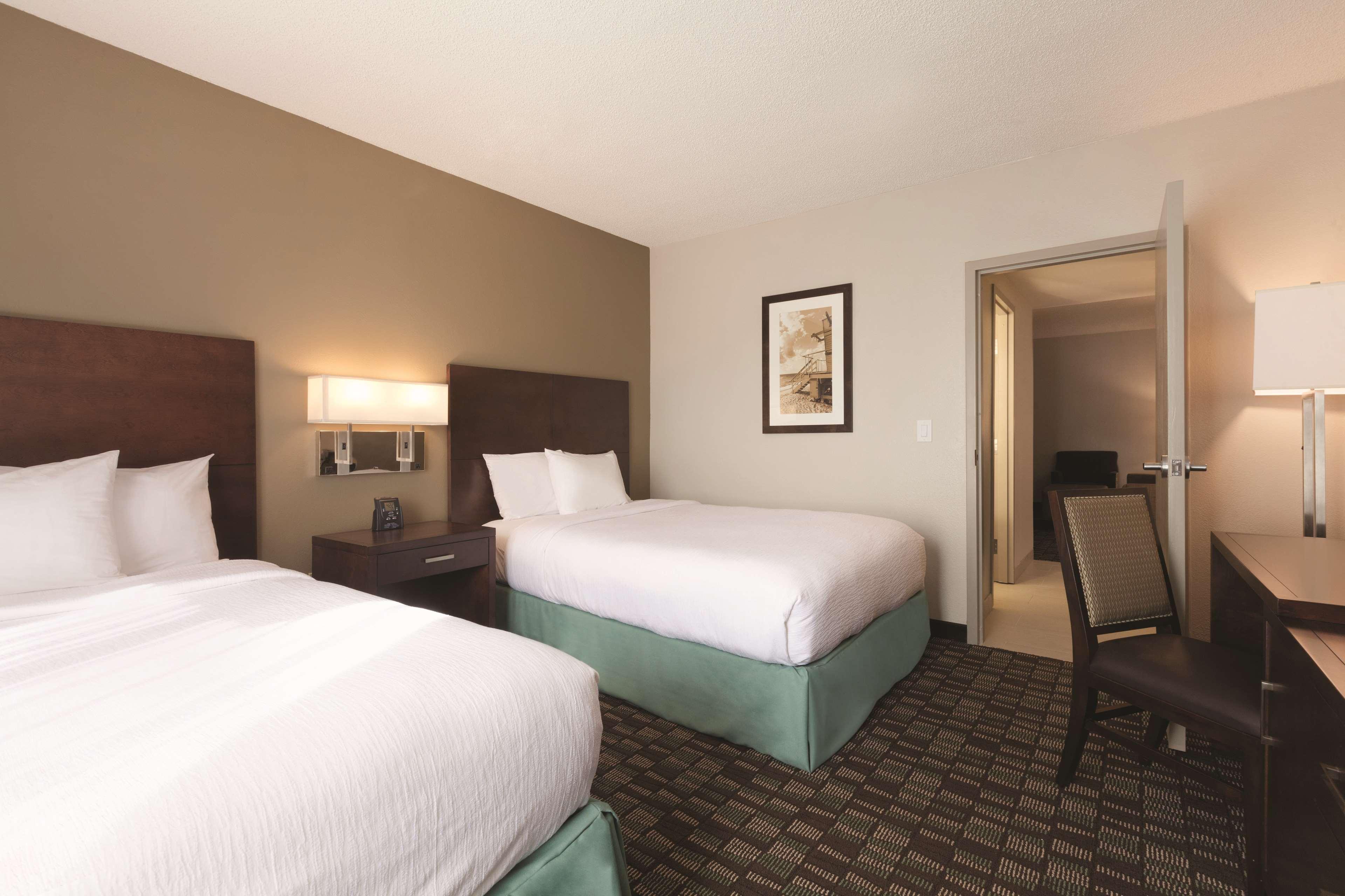 2 ROOMS, SUITE, 2 DOUBLE BEDS, SOUTH WING