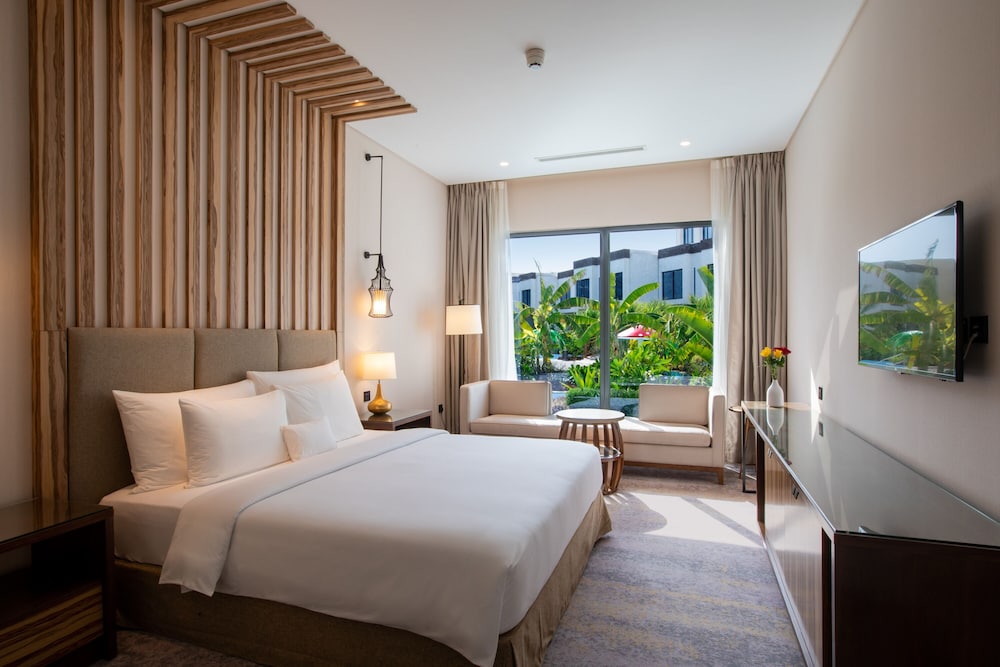 Luxury, Chalet, King Bed, Pool Access