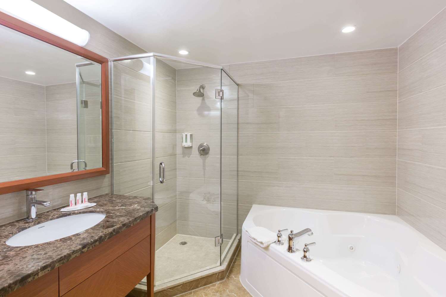 Ramada by Wyndham Flushing Queens 26/35