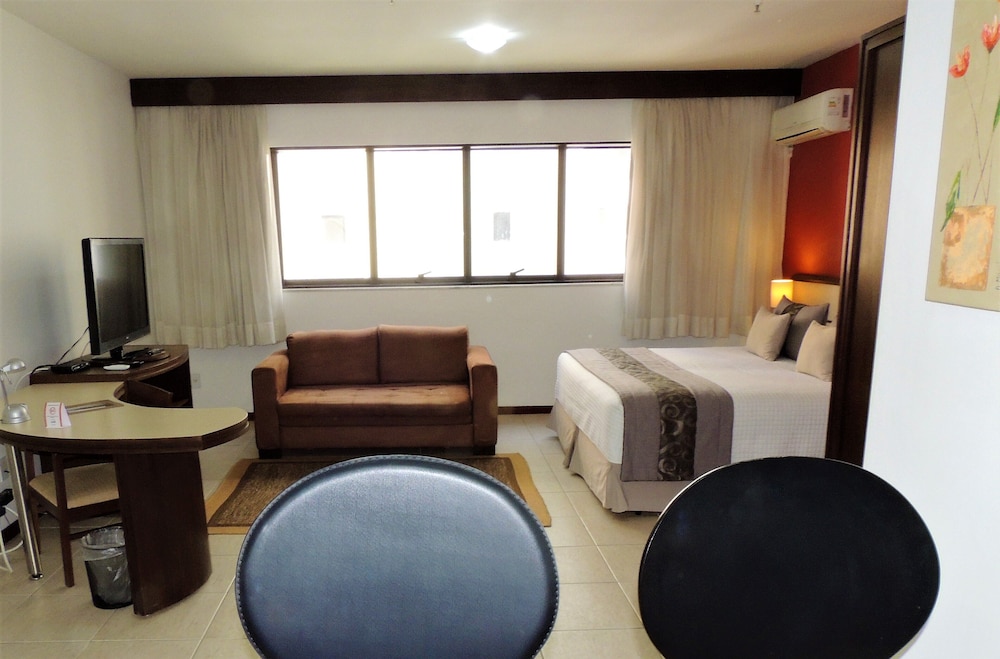 Mondrian Suite Hotel 61/82