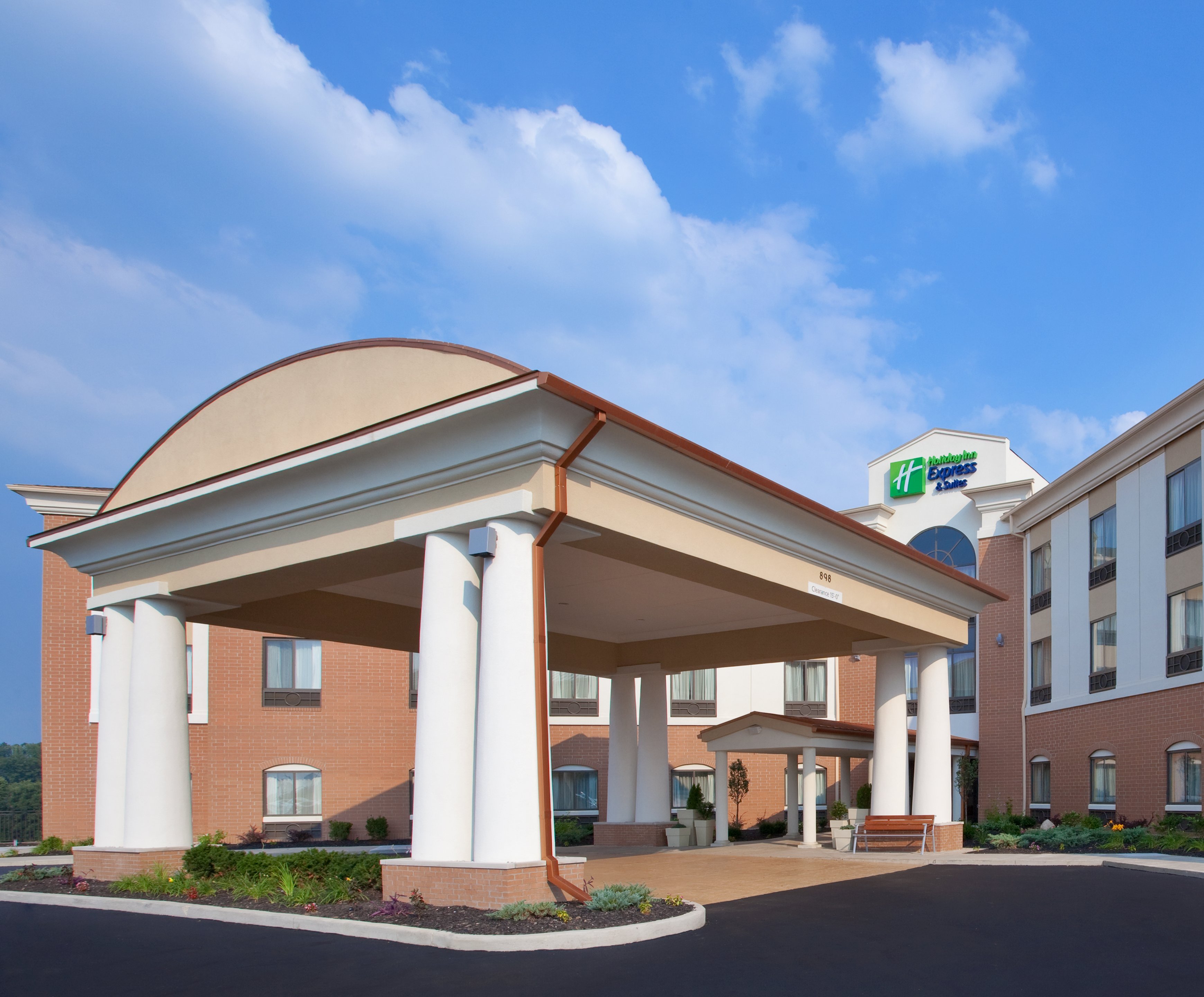 Holiday Inn Express Suites Akron Regional Airport Area 2/43
