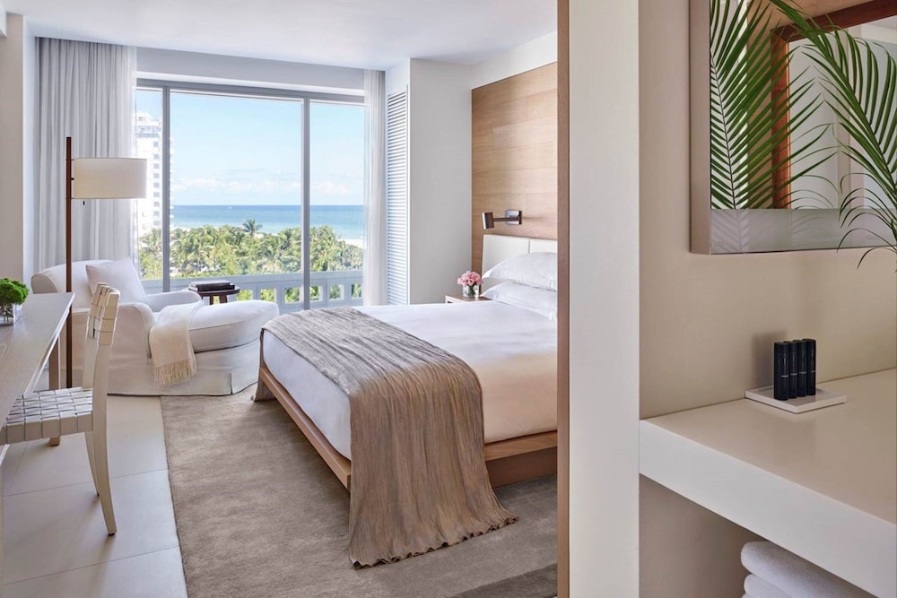 ROOM, KING BED, ACCESSIBLE