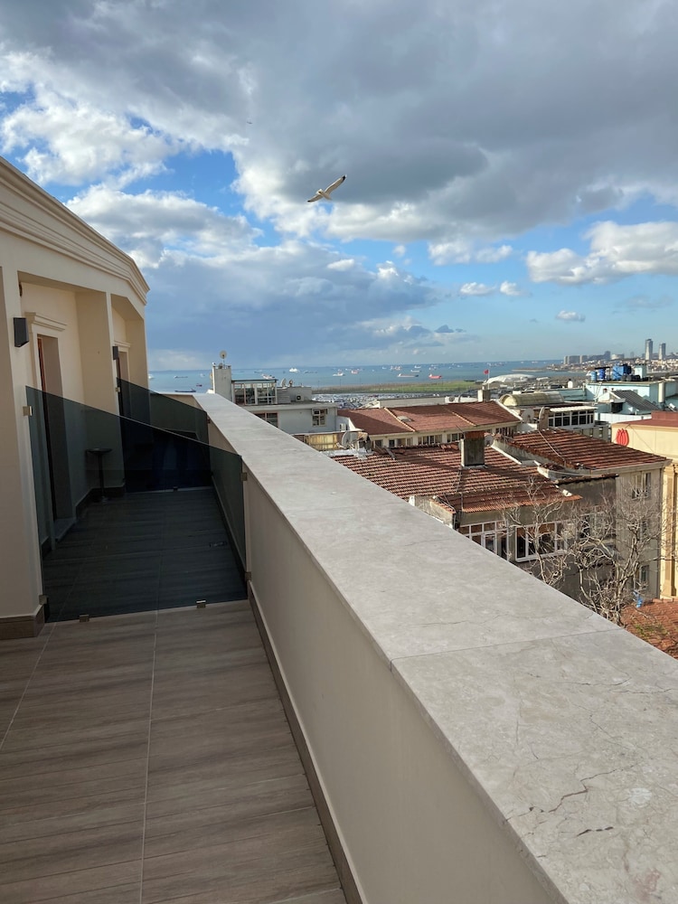 ISTANBUL TOWN HOTEL 56/62