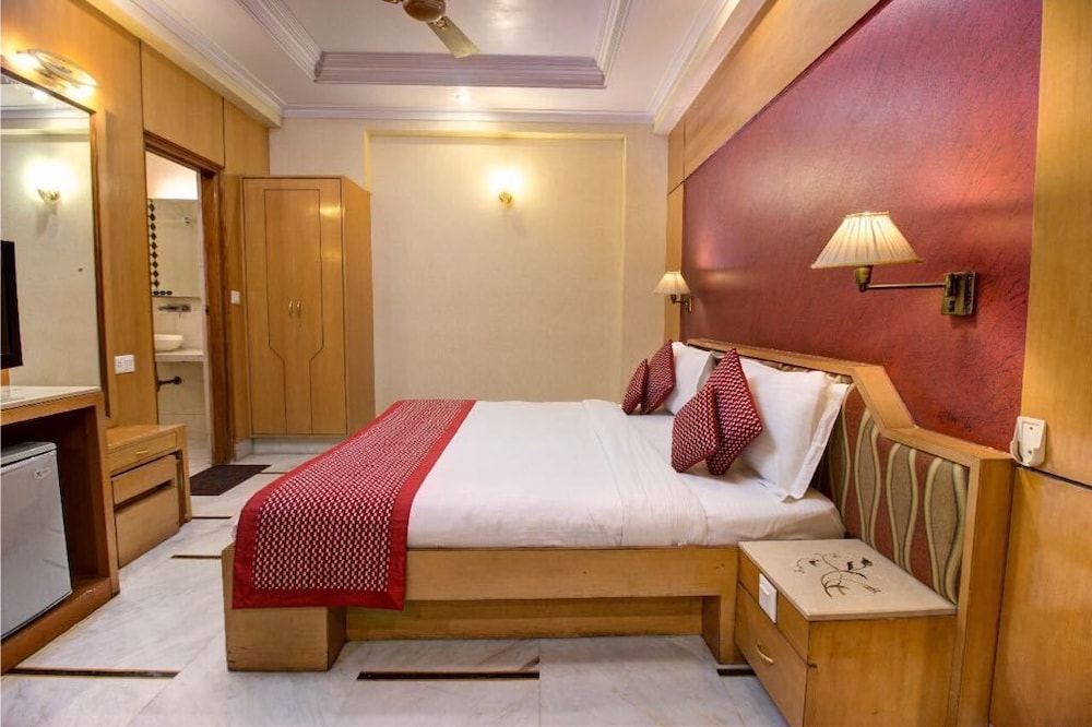Hotel Singh International 14/35