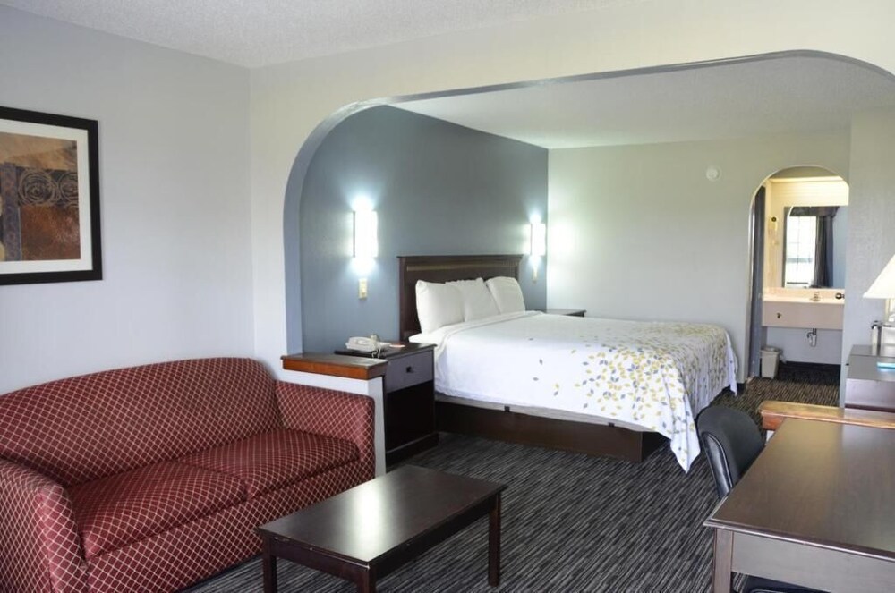 GATEWAY INN AND SUITES 19/39
